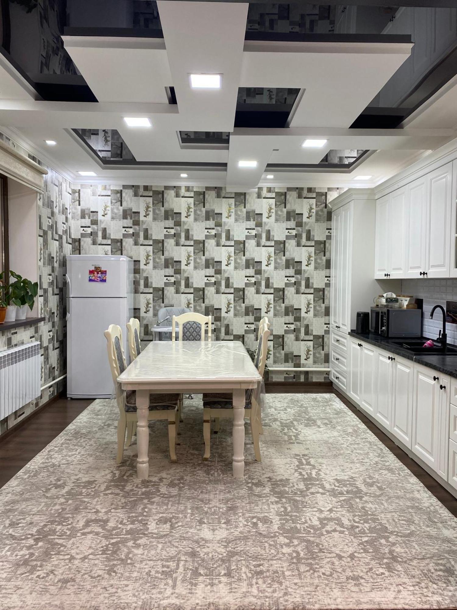 Guest House Glover Karakol Exterior photo